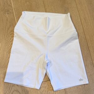 Alo bike shorts size M never worn